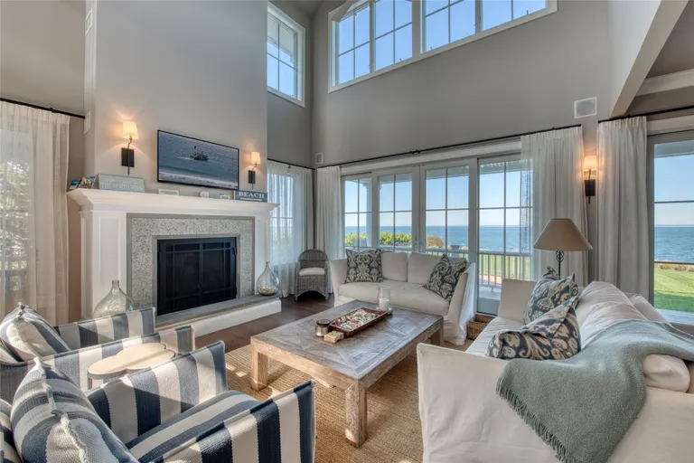 The Hamptons Real Estate | View 1000 Sound Drive | Listing | View 4