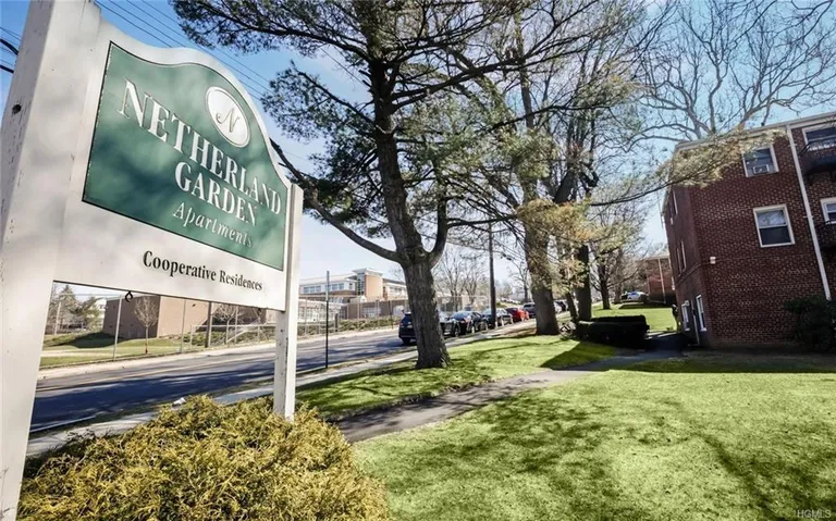 Westchester Real Estate | View 205 W Post Road, 1A | 1 Bed, 1 Bath | View 1