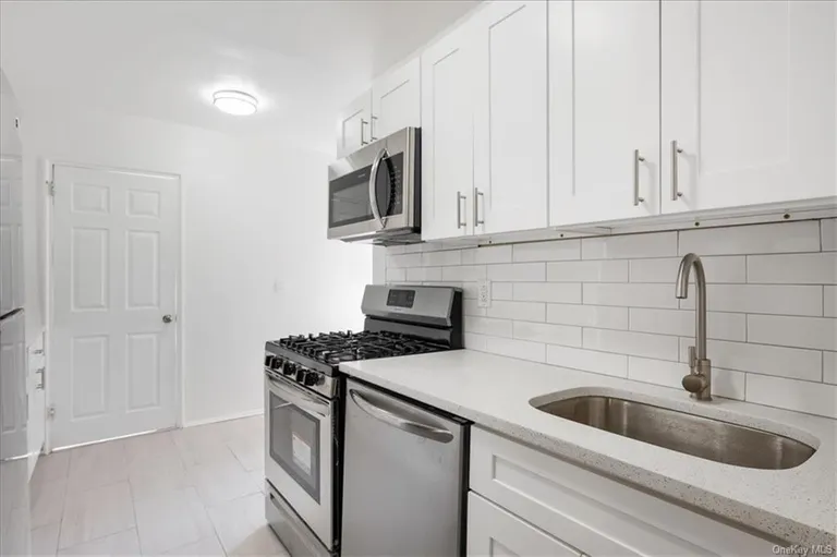 New York City Real Estate | View 1234 Midland Avenue, 2H | 1 Bed, 1 Bath | View 1