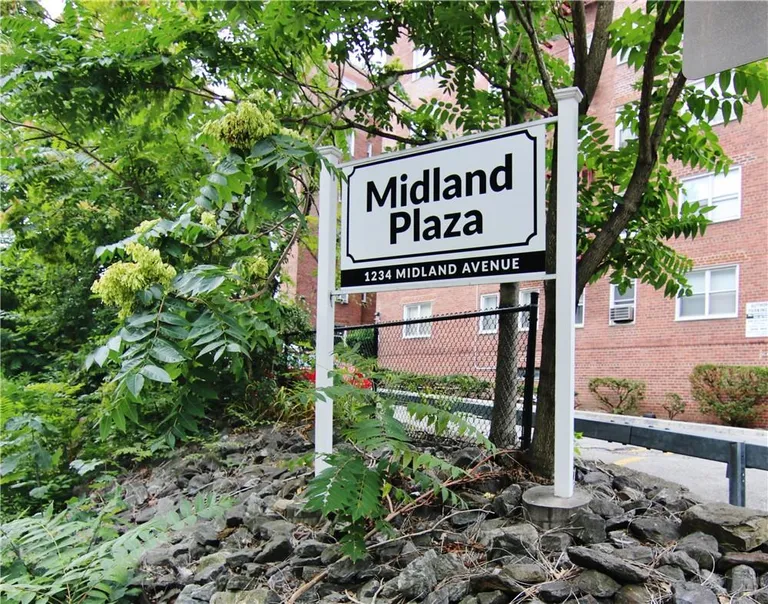 Westchester Real Estate | View 1234 Midland Avenue, 5H | 1 Bed, 1 Bath | View 1