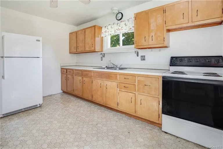 New York City Real Estate | View 15 Violet Place | Listing | View 17