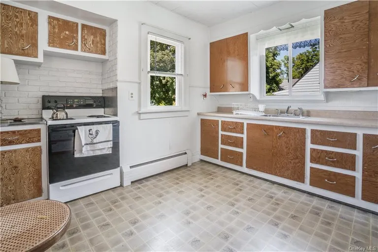 New York City Real Estate | View 16 S Parsonage Street | Listing | View 6