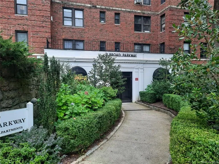 New York City Real Estate | View 1 Broad Parkway, 5R | 1 Bed, 1 Bath | View 1