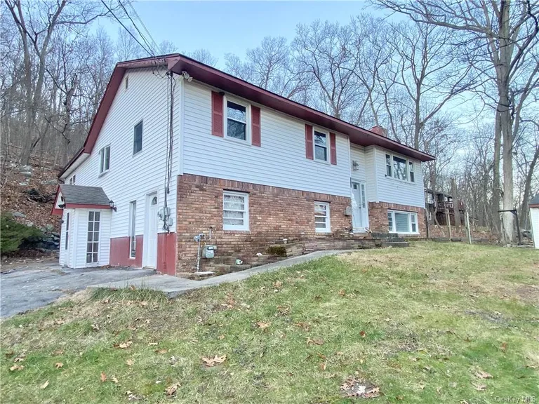 New York City Real Estate | View 1178 Lakes Road | 4 Beds, 2 Baths | View 1