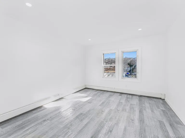 New York City Real Estate | View 136 Cortlandt Street, 2nd Floor | Listing | View 4