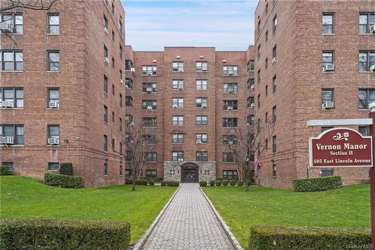 New York City Real Estate | View 505 E Lincoln Avenue, 418 | 2 Beds, 1 Bath | View 1
