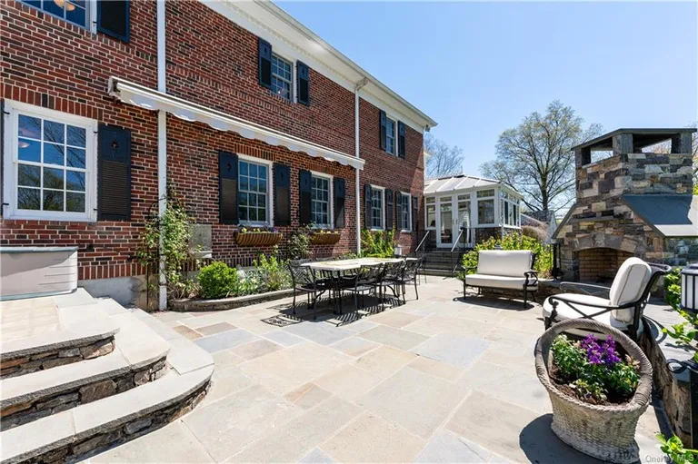 New York City Real Estate | View 23 Oxford Road | Listing | View 28