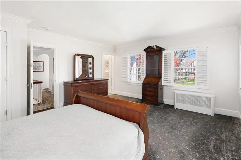 New York City Real Estate | View 23 Oxford Road | Listing | View 21