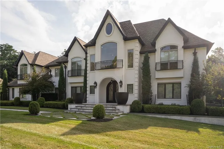 28 Pine Glen Drive, Blauvelt, NY 10913 Property for sale