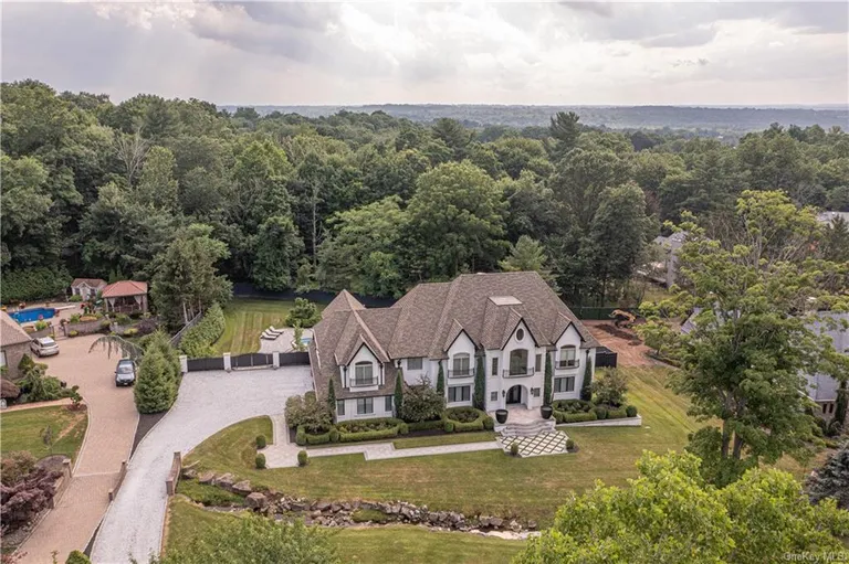 28 Pine Glen Drive, Blauvelt, NY 10913 Property for sale