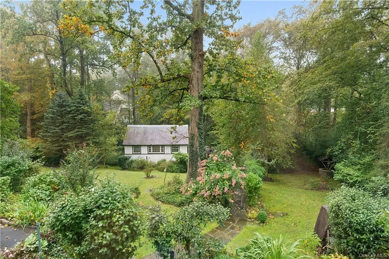 94 Hillair Circle, White Plains, NY 10605 Property for sale