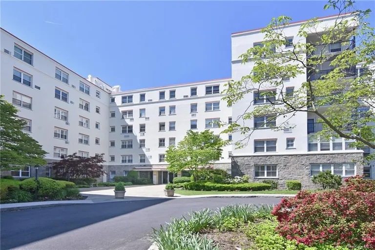 Westchester Real Estate | View 2 Stoneleigh Plaza, 1R | 1 Bed, 1 Bath | View 1