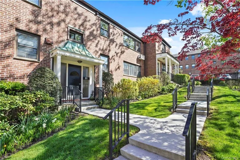 New York City Real Estate | View 81 Beacon Hill Drive, B-27 | 2 Beds, 1 Bath | View 1