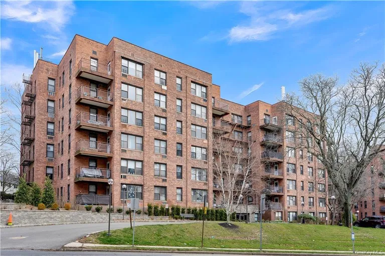 New York City Real Estate | View 117 S Highland Avenue, 3E | 2 Beds, 1 Bath | View 1
