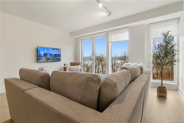 New York City Real Estate | View 24 Edgewater Place, 409 | Listing | View 4