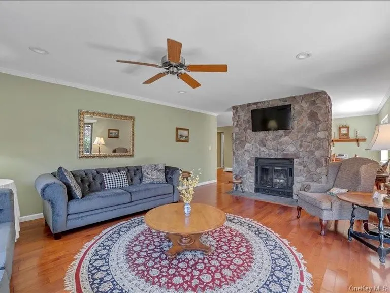 New York City Real Estate | View 3-1 Briarcliff Drive S | Listing | View 4