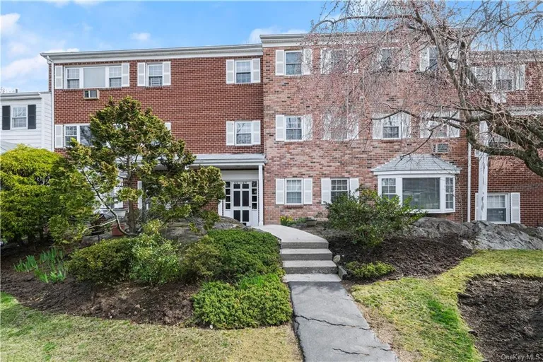 New York City Real Estate | View 615 Woodland Hills Road | 3 Beds, 1 Bath | View 1