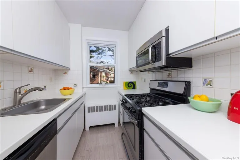 New York City Real Estate | View 100 Cedar Street, B6 | Listing | View 12