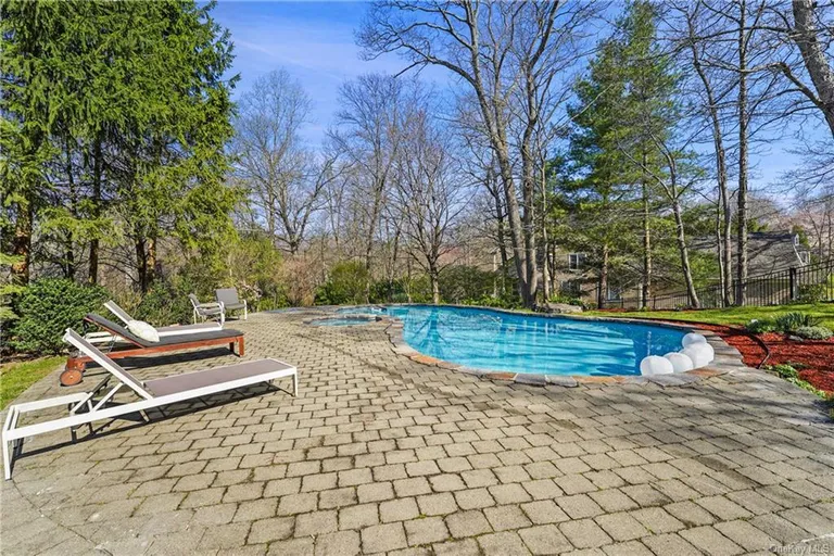 New York City Real Estate | View 24 Manor Pond Lane | Listing | View 23