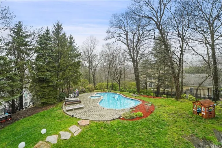 New York City Real Estate | View 24 Manor Pond Lane | Listing | View 22