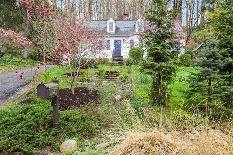 New York City Real Estate | View 152 Mill River Road | 3 Beds, 2 Baths | View 1