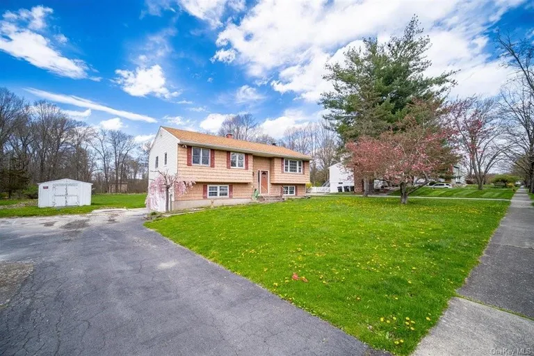 124 Barnes Road, Washingtonville, NY 10992 Property for rent