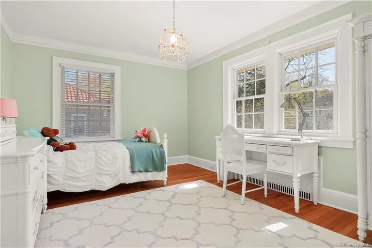 New York City Real Estate | View 27 Montrose Road | Listing | View 24