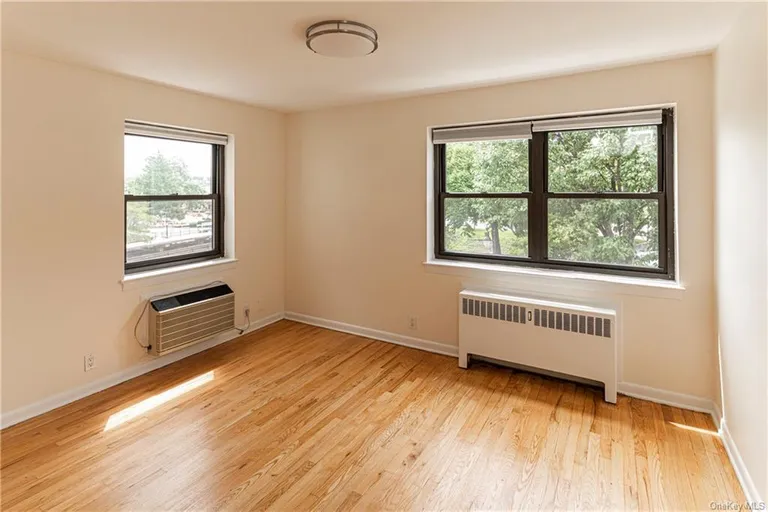 New York City Real Estate | View 6 Studio Arcade, 3G | Listing | View 14