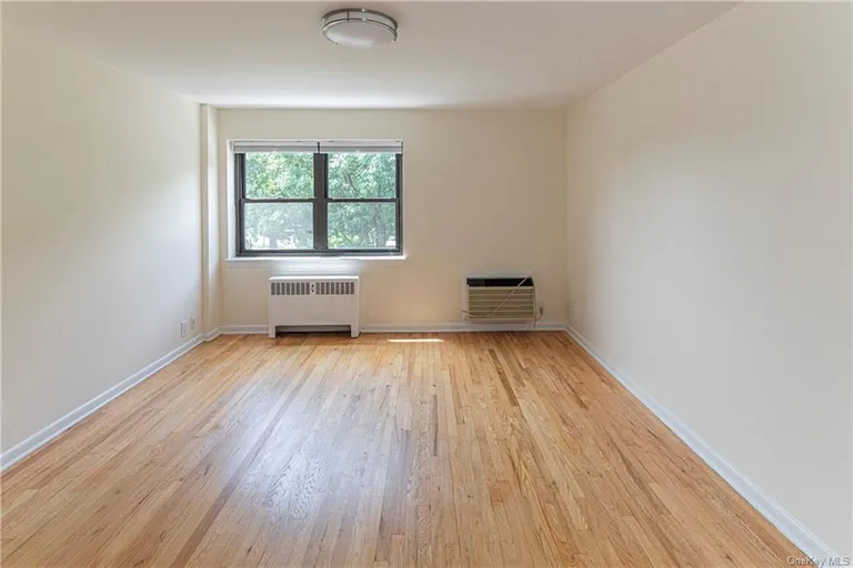 New York City Real Estate | View 6 Studio Arcade, 3G | Listing | View 11