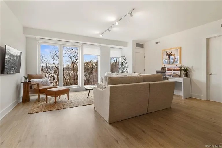 New York City Real Estate | View 30 Edgewater Place, 102 | Listing | View 3