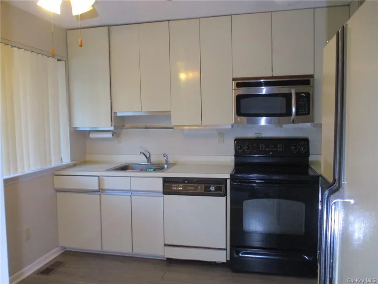 23 Rockhagen Road, Thornwood, NY 10594 Property for sale