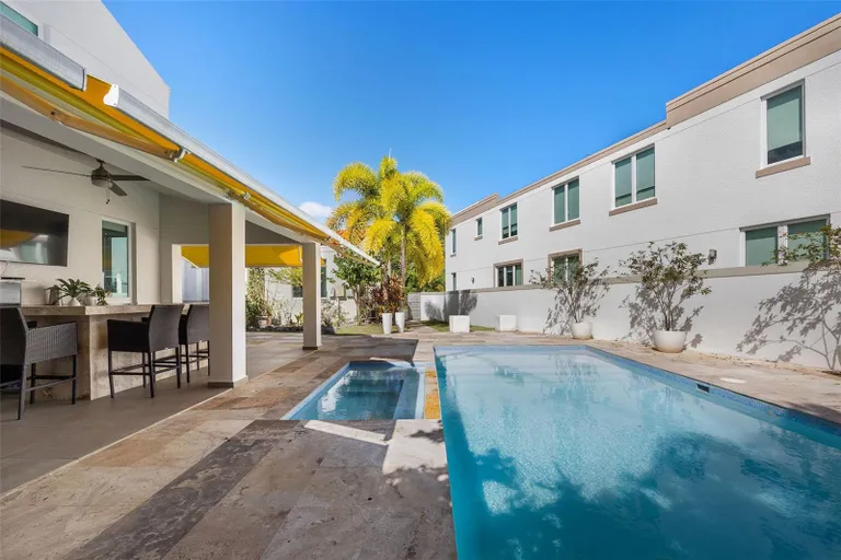 33 CALLE JOBOS, GUAYNABO, PR 00969 Property for sale