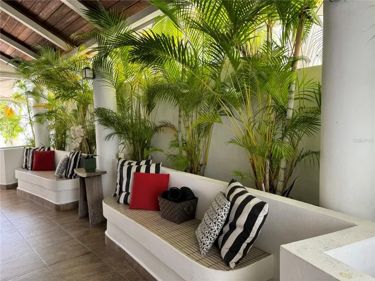 LA VILLA DE TORRIMAR REINA CATALINA, GUAYNABO, PR 00969 Property for sale