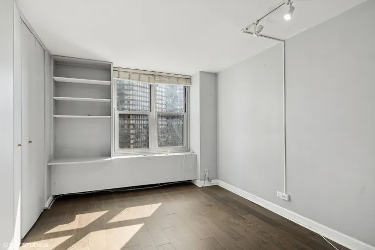 New York City Real Estate | View 400 E Randolph Street, 2729 | Listing | View 11