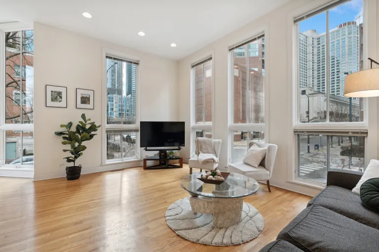 New York City Real Estate | View 433 N Mcclurg Court | Listing | View 5