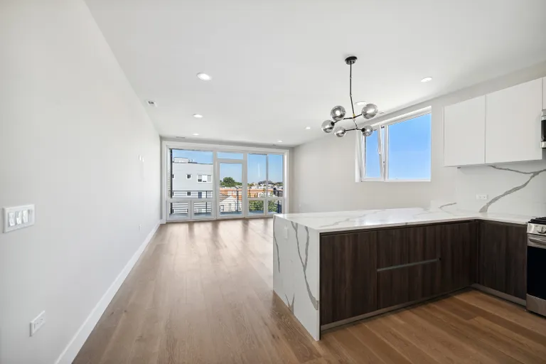 New York City Real Estate | View 2342 W Adams Street, 305 | Listing | View 5