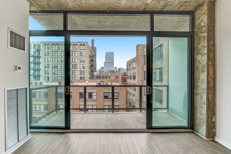 New York City Real Estate | View 321 S Sangamon Street, 708 | Listing | View 4