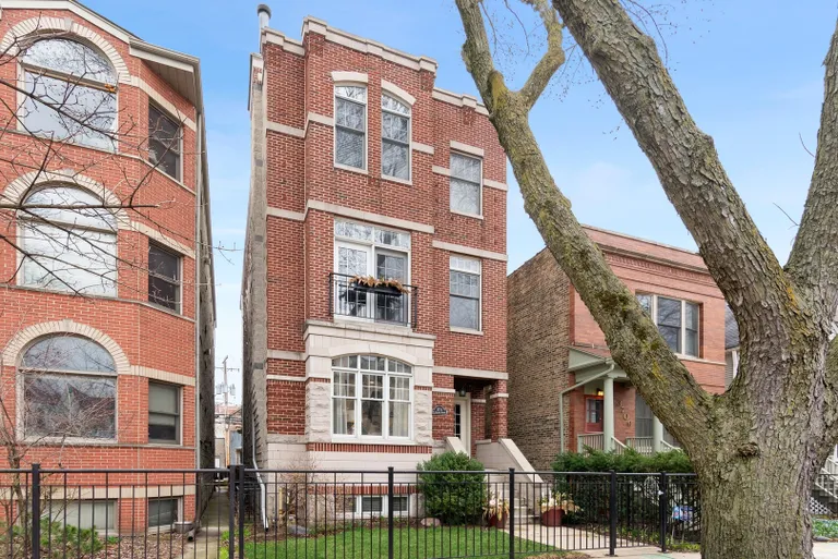 New York City Real Estate | View 3711 N Janssen Avenue, 1 | 3 Beds, 2 Baths | View 1
