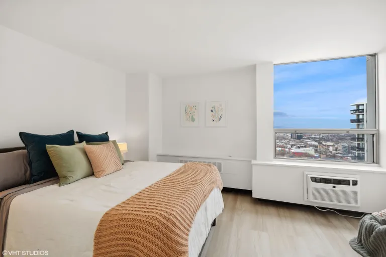 New York City Real Estate | View 1455 N Sandburg Terrace, 2709B | Listing | View 10