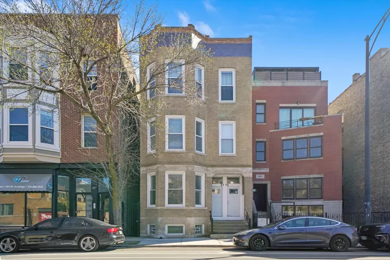 New York City Real Estate | View 2115 W Armitage Avenue, 1F | 3 Beds, 2 Baths | View 1