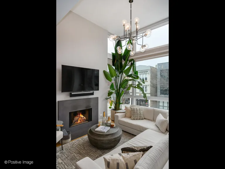 New York City Real Estate | View 2243 W Armitage Avenue, 2 | Listing | View 4