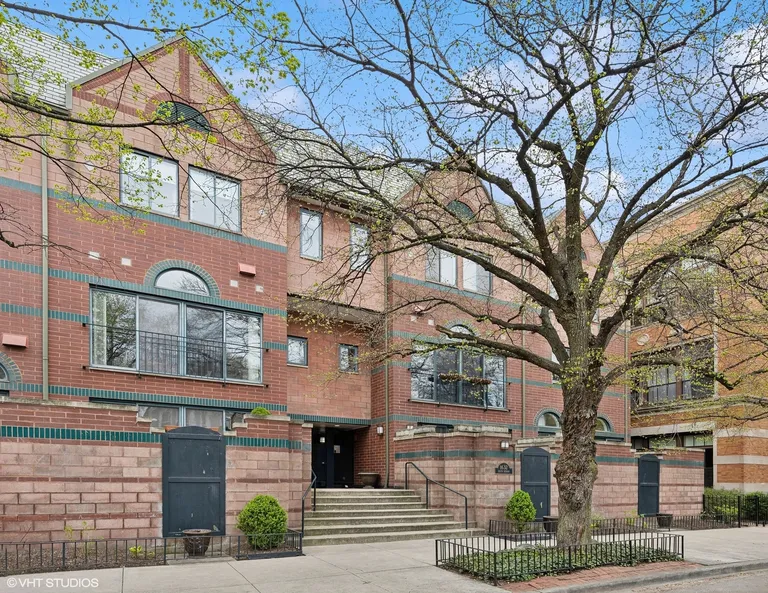 New York City Real Estate | View 1632 N Hudson Avenue, 11 | 4 Beds, 3 Baths | View 1