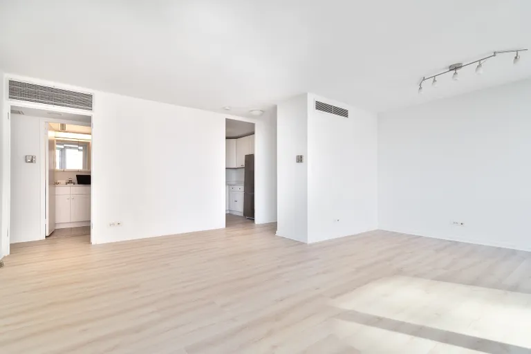 New York City Real Estate | View 21 W Goethe Street, 8A | Listing | View 9