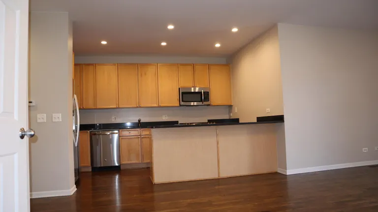 New York City Real Estate | View 2151 W Roscoe Street, 2E | Listing | View 6
