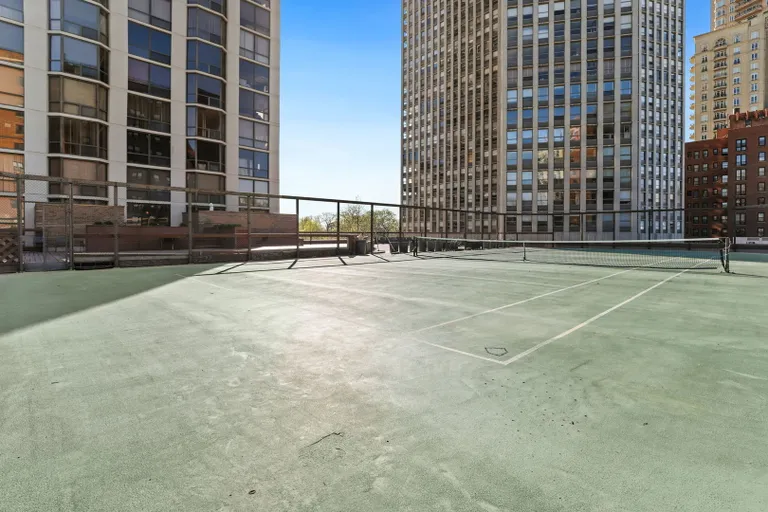 New York City Real Estate | View 2650 N Lakeview Avenue, 901 | Listing | View 29