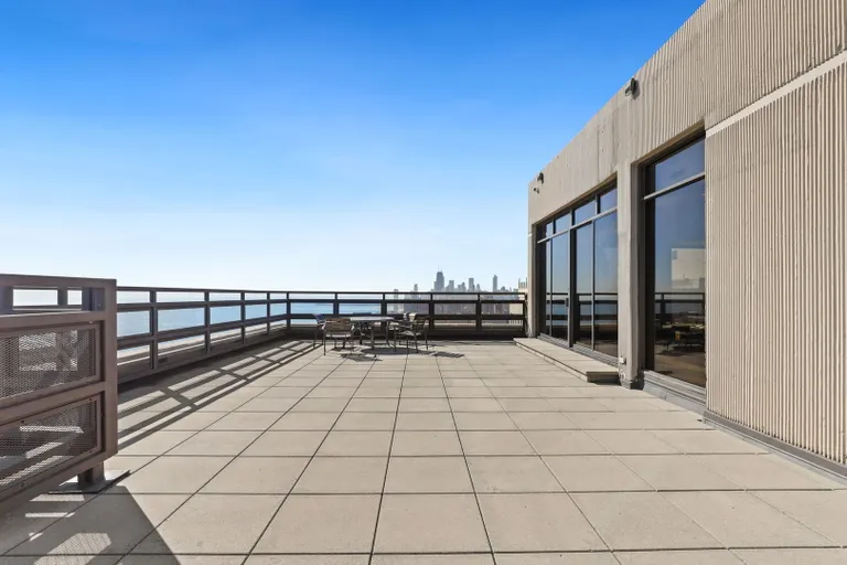 New York City Real Estate | View 2650 N Lakeview Avenue, 901 | Listing | View 33