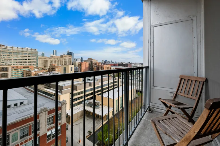 New York City Real Estate | View 700 W Van Buren Street, 1403 | Listing | View 14