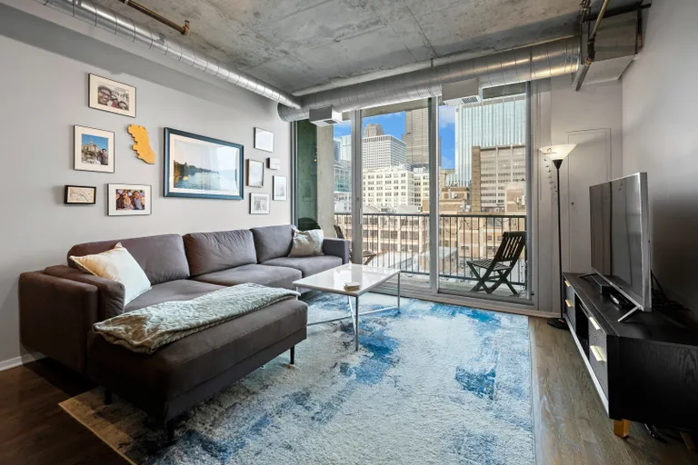 New York City Real Estate | View 700 W Van Buren Street, 1403 | Listing | View 2