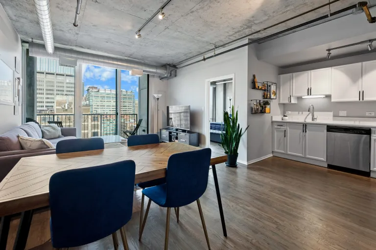 New York City Real Estate | View 700 W Van Buren Street, 1403 | Listing | View 5