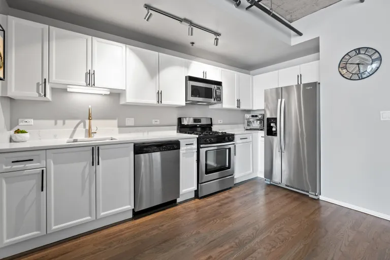 New York City Real Estate | View 700 W Van Buren Street, 1403 | Listing | View 6